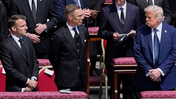 Élection du prochain pape : Macron au cœur des spéculations en Italie